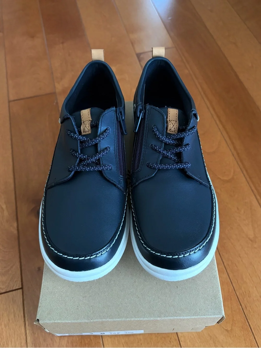 NIB Clarks Cloud Blaze Boys Navy Blue Leather Sneakers Shoes Size 2